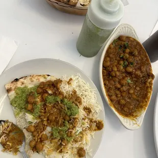 CHANA MASALA green soosss and some garlic naan with my buddy Rohit
