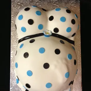 Baby bump cake with protruding foot