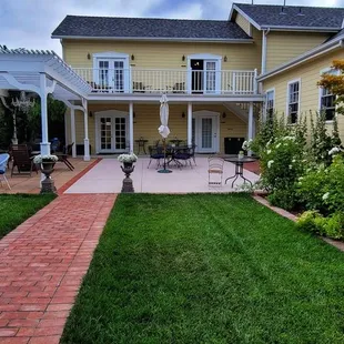Courtyard and four of the rooms.