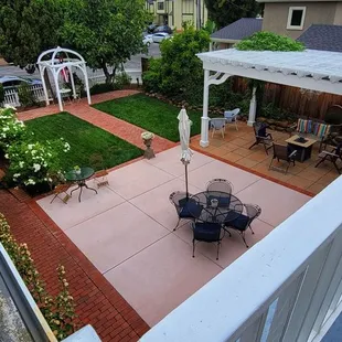 View of the courtyard from outside the Casablanca room.