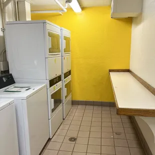 11/2023 - Laundry has increased to $3 per load to wash and dry. Back in August 2021, it was $1 to wash and $0.25 for 8 minutes to dry.