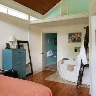 Bedroom in bayside suite with jacuzzi