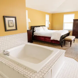Royal Room Bed and Hot Tub