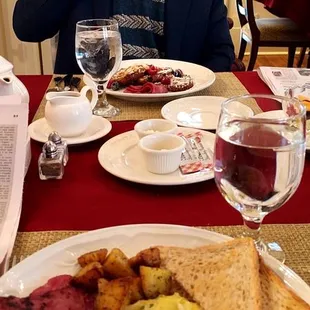 One savory frittata, one fruity cinnamon French toast, 2 delicious cups of tea.