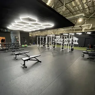 Coolest lights I've seen in a gym. Clean, new equipment and tons of space. Love that the entire facility is kept super clean at all times.