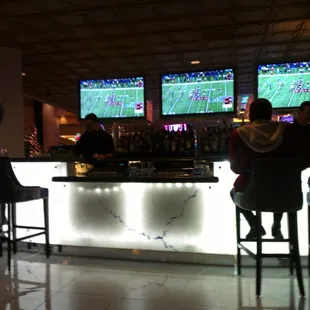 Plenty of seating, pretty staff &amp; t.v.'s for catching the bowl games