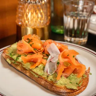 Avocado Toast (+ smoked salmon)