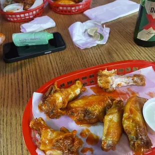 food, bbq chicken, fried chicken, poultry, chicken, chicken wings, chicken wings and fried chicken, fried chicken wings, bbq wings