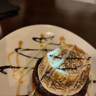 S&apos;mores cake