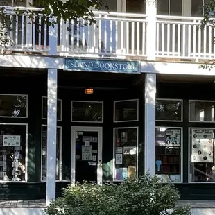Outside / Exterior of bookshop - hasn't changed from the posted pic 7 years ago! Across from Kind Cup coffee (see my review).