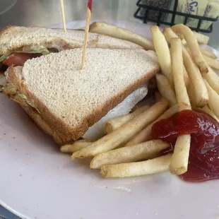 The club sandwich. ( pass )