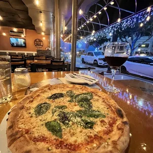 Margarita flatbread pizza
