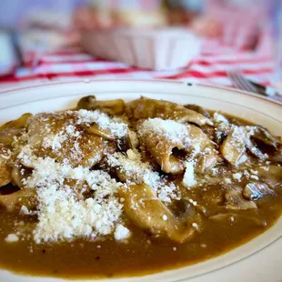 a plate of mushroom and gravy