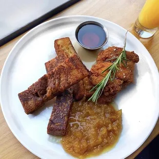 Chicken &amp; French toast sticks | Instagram: slimthiccarbs