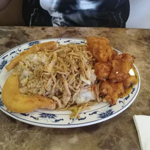 Chow mein with orange chicken and shrimps