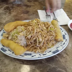 Chow mein with shrimps and an egg roll