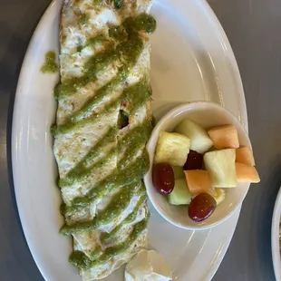 Cinco De Mayo Egg White omelette and side of fruit