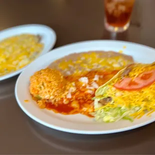 Small combo. Taco, tamale and relleno. Worth the wait.