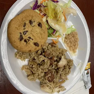 Jambalaya with salad and beans