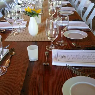Beautiful tablescapes at Slow Food&apos;s Dinner In The Field at James Grace House