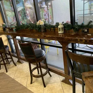 Counter seating facing the parking lot