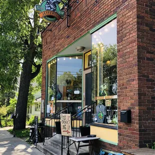 Love this successful small eatery in the Deuce.