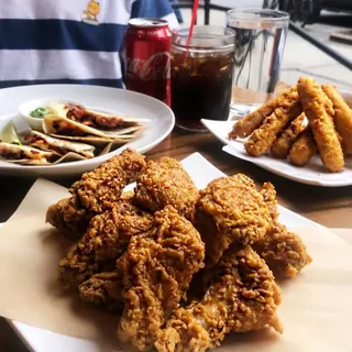 House Made Mozzarella Sticks (6 Pieces)
