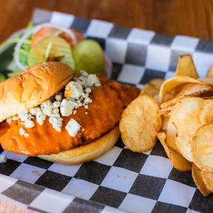 Hand breaded chicken tenders tossed in buffalo sauce, topped w/crumbled bleu cheese, served with toppings on the side
