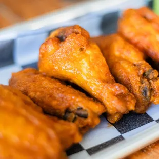 1/2 pound of jumbo chicken wings, served w/ celery
Choice of sauce: Ranch or Bleu Cheese