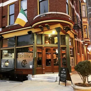 Exterior of Horse and Jockey Irish Pub