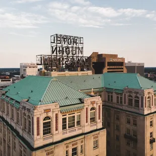 Hotel John Marshall Sign