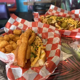 Golden retriever glizzy and tots