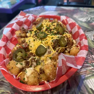 Chili cheese tots