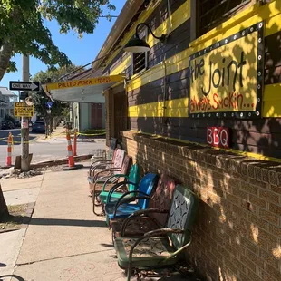 I&apos;m envious of these old chairs out front