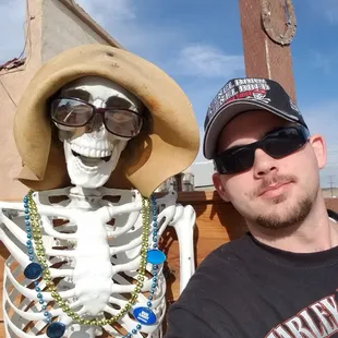 Skinny and cliff hanging out