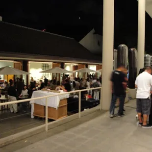 Joy of Sake Honolulu Aug. 2010 - courtyard