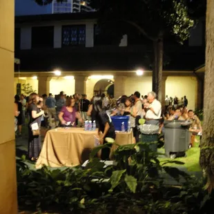 Joy of Sake Honolulu Aug. 2010 - courtyard with people galore