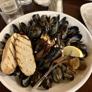 Steamed Prince Edward Island Mussels