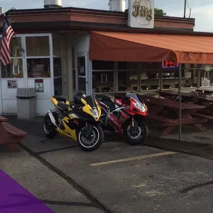Stopped for a burger and it was a perfect way to end the ride!