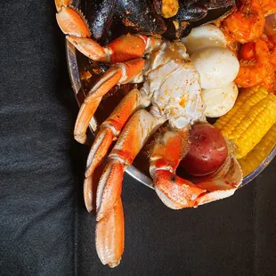 Juicy Cruise Special 1 Cluster Dungeness  1/2 LB Shrimp ( No head)  1/2 LB Black Mussels  3 Eggs 1 Corn 1 Potato