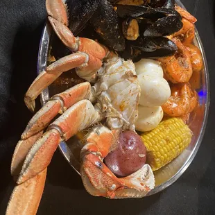 Juicy Cruise Special 1 Cluster Dungeness  1/2 LB Shrimp ( No head)  1/2 LB Black Mussels  3 Eggs 1 Corn 1 Potato