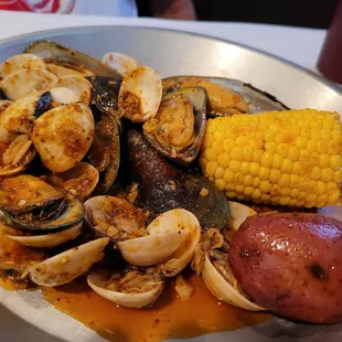 Pick 2 Boil Lunch Special (Green Mussels &amp; Clams) $9.99