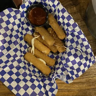 6 Fried cheesestick