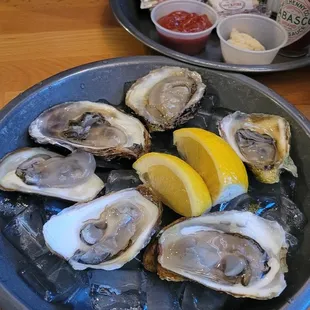1/2 dozen oysters