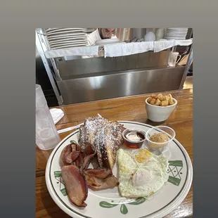The Big T&apos;s Texas Breakfast