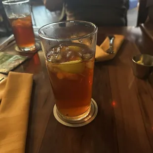 Iced tea with lemon