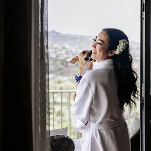 Bride getting ready for wedding at Kahala Resort - Photography by HNL Studios www.hnlstudios.com