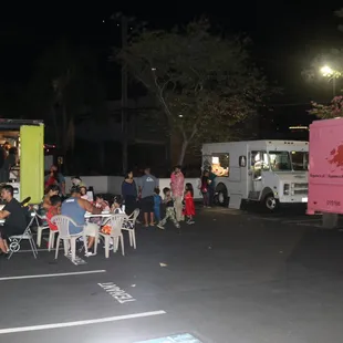 Brought his own tables and chairs for guests to sit and eat!  how thoughtful.