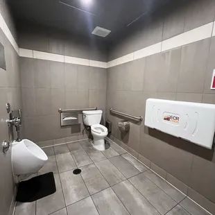 Standard bathroom pic. They're always clean!