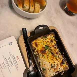 BUBBLING CHEDDAR DIP